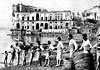 Una guerra di pesci nel mare di Napoli